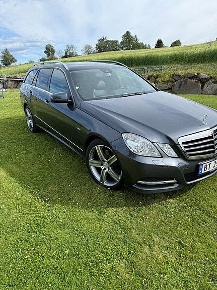 Mercedes-Benz E250 4 of 5