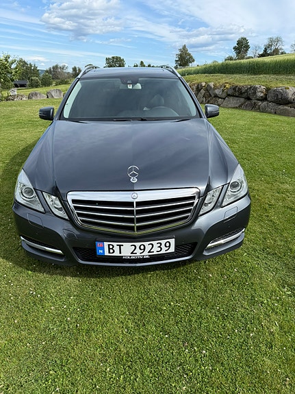 Mercedes-Benz E250 3 of 5