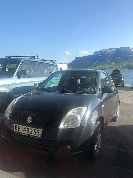 Suzuki Swift 2 of 5