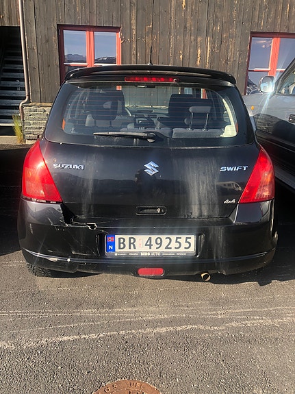 Suzuki Swift 3 of 5