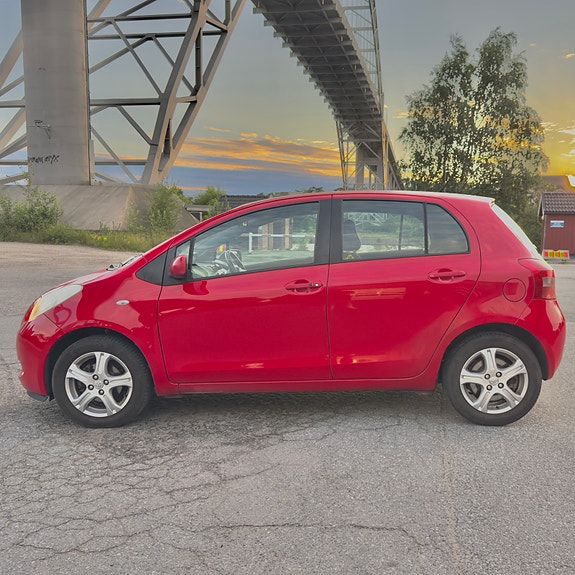 Toyota Yaris 4 of 5