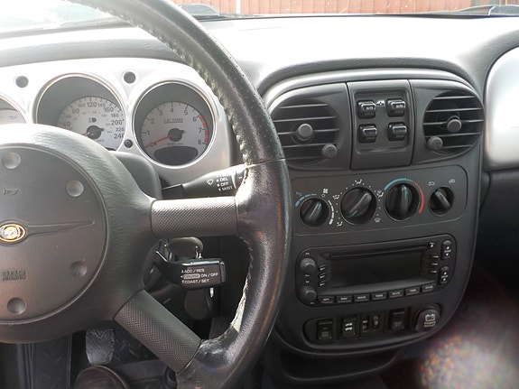 Chrysler PT Cruiser 4 of 5