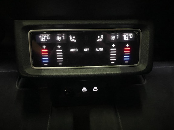 Audi e-tron 8 of 30