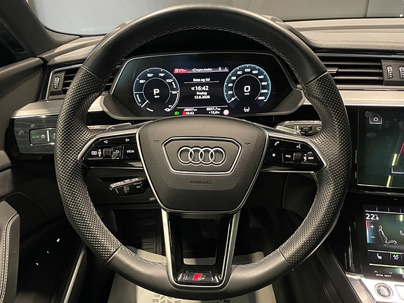 Audi e-tron 24 of 30
