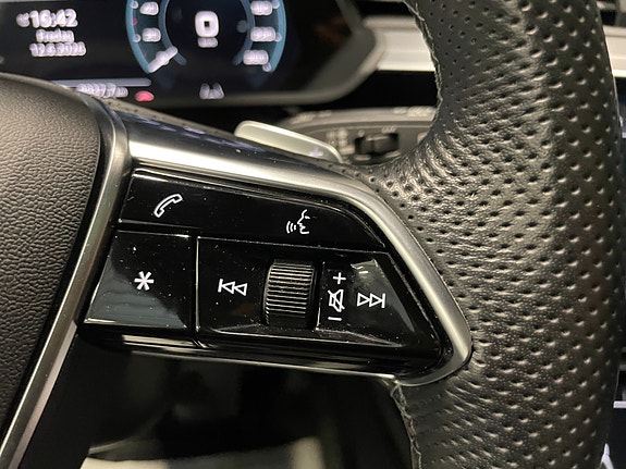 Audi e-tron 26 of 30