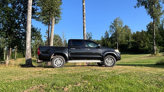 Toyota HiLux 3 of 5