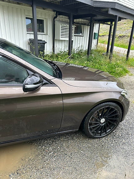 Mercedes-Benz C350 e 3 of 5