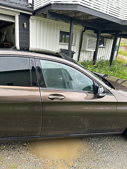 Mercedes-Benz C350 e 4 of 5