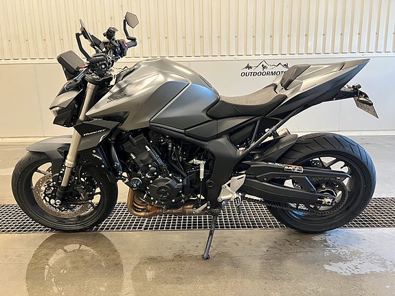 Honda CB1000 Hornet, Pen og Tøff sykkel med mye utstyr, Med Comfort, Sport og Style pakker! FabrikkGaranti 57mnd! Satt ned i pris! 7 of 28