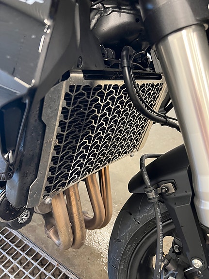 Honda CB1000 Hornet, Pen og Tøff sykkel med mye utstyr, Med Comfort, Sport og Style pakker! FabrikkGaranti 57mnd! Satt ned i pris! 12 of 28