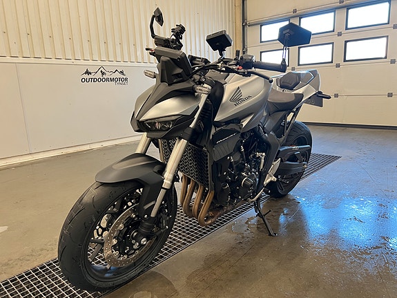Honda CB1000 Hornet, Pen og Tøff sykkel med mye utstyr, Med Comfort, Sport og Style pakker! FabrikkGaranti 57mnd! Satt ned i pris! 8 of 28