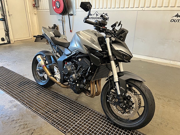 Honda CB1000 Hornet, Pen og Tøff sykkel med mye utstyr, Med Comfort, Sport og Style pakker! FabrikkGaranti 57mnd! Satt ned i pris! 2 of 28