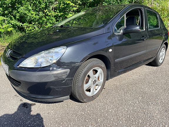 Peugeot 307 2 of 5