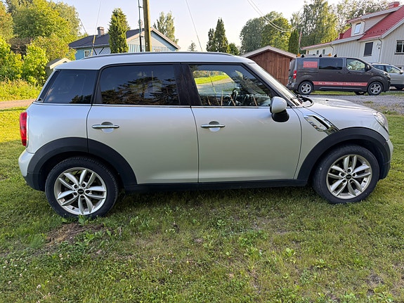 MINI Countryman Cooper D 4 of 5