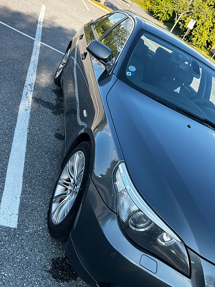 BMW 520d 2 of 5