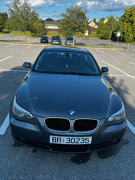 BMW 520d 3 of 5