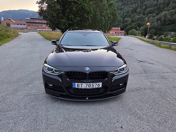 BMW 335i 4 of 5