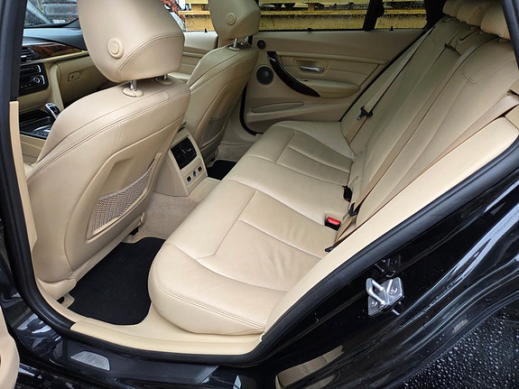 BMW 335i 16 of 21