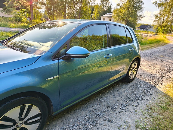 Volkswagen e-Golf VII 2 of 5