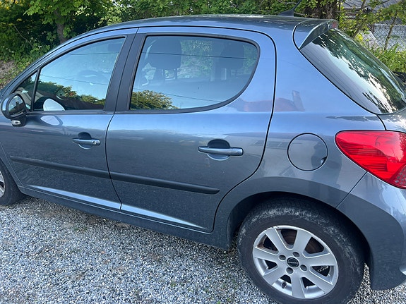 Peugeot 207 2 of 5