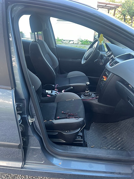 Peugeot 207 3 of 5