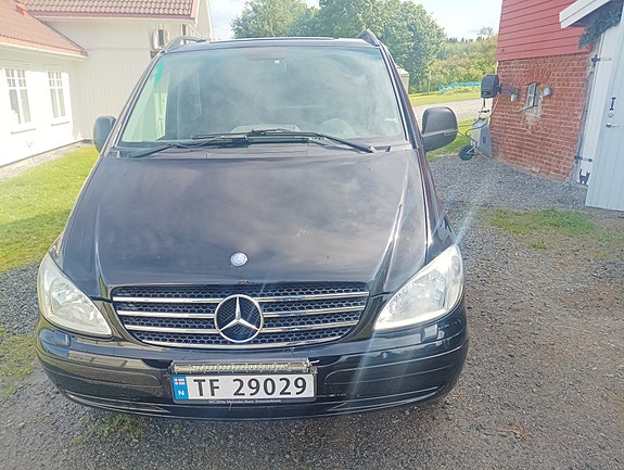Mercedes-Benz Viano 2 of 5
