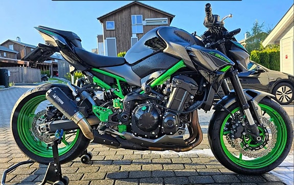 Kawasaki Z 900 2 of 14