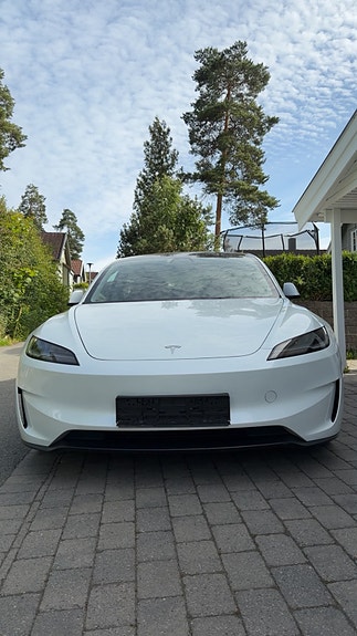 Tesla Model 3 2 of 5