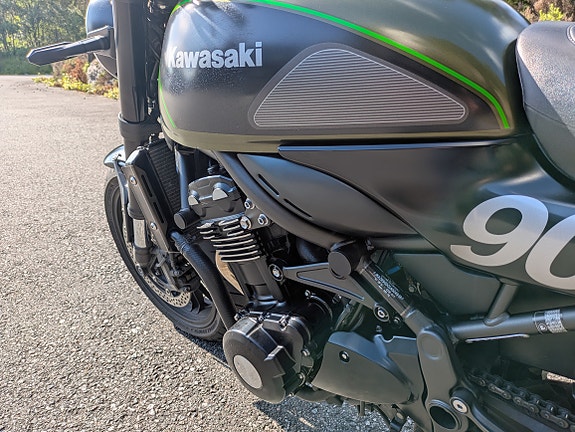 Kawasaki Z 900 RS 17 of 22