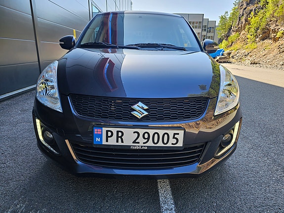 Suzuki Swift 2 of 5