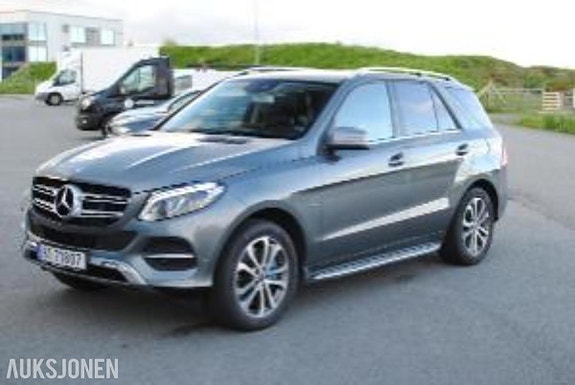 Mercedes-Benz gle 2 of 5