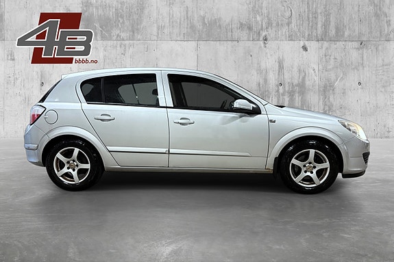 Opel Astra 4 of 5