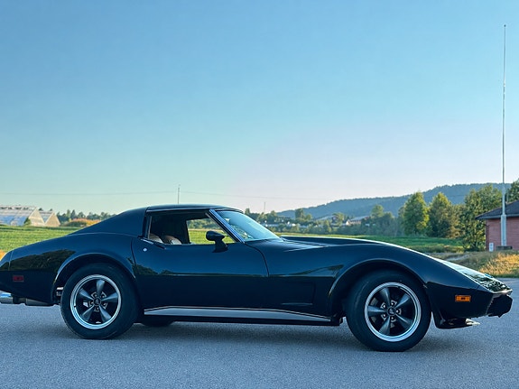 Chevrolet Corvette 4 of 5