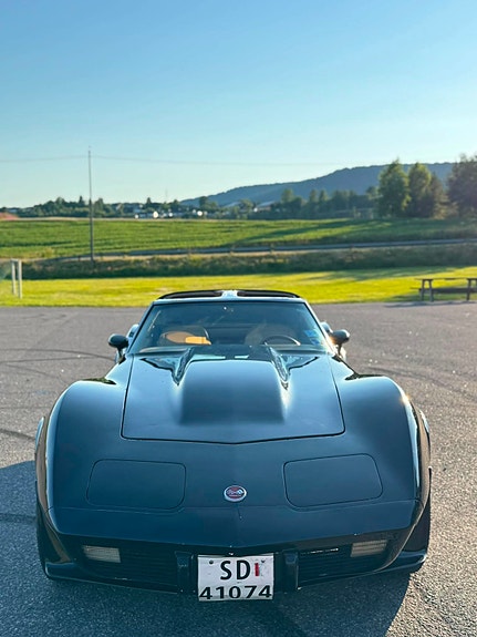 Chevrolet Corvette 2 of 5