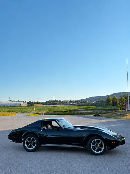 Chevrolet Corvette 3 of 5