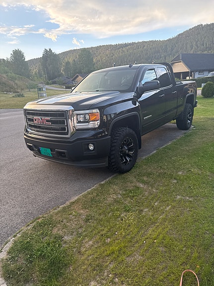 GMC Sierra 2 of 5
