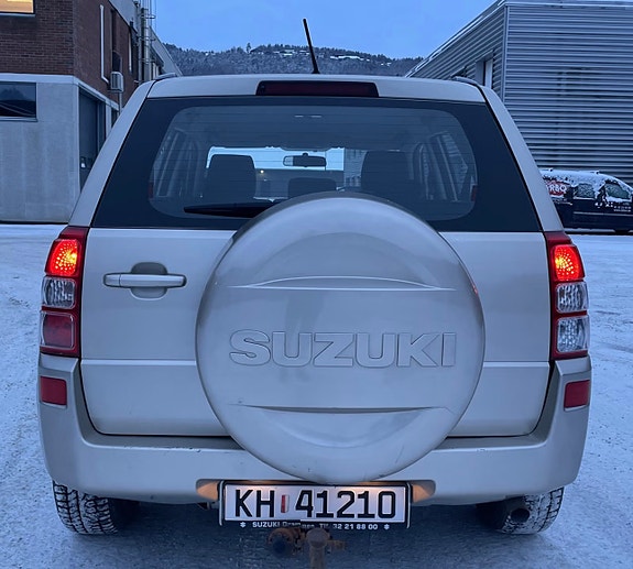 Suzuki Grand Vitara 3 of 5