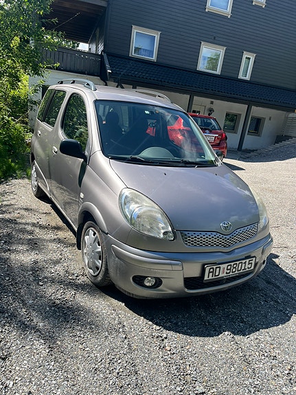 Toyota Yaris Verso 3 of 5