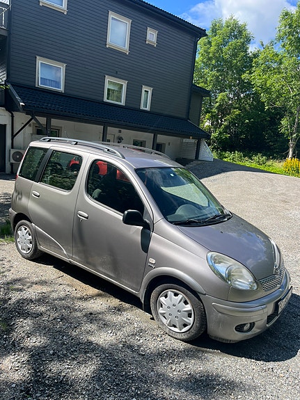 Toyota Yaris Verso 4 of 5