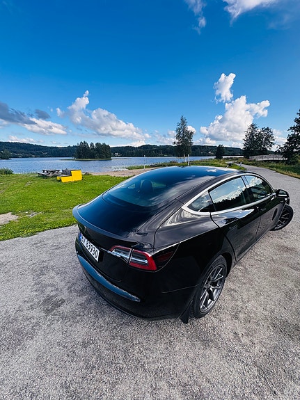 Tesla Model 3 3 of 5