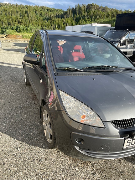 Mitsubishi Colt 2 of 5