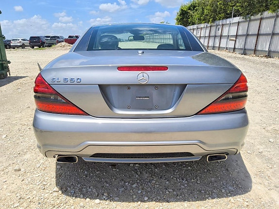Mercedes-Benz SL550 4 of 5