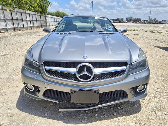 Mercedes-Benz SL550 3 of 5