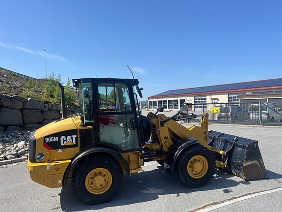 Cat 906M 2 of 5