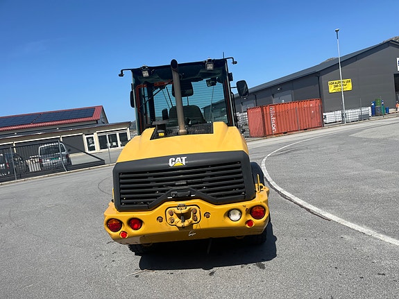 Cat 906M 4 of 5