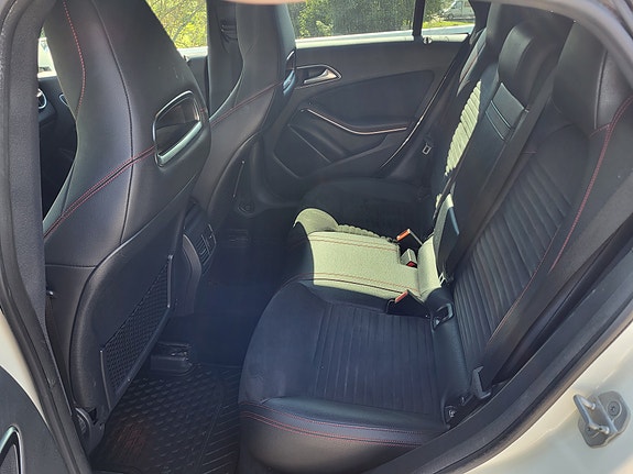 Mercedes-Benz CLA180 5 of 5