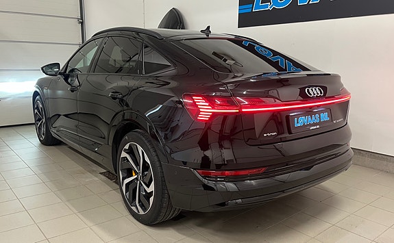 Audi e-tron Sportback 4 of 5
