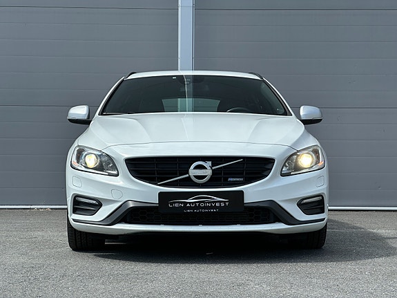 Volvo V60 2 of 5