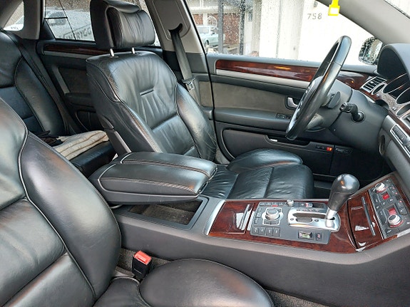Audi A8 7 of 27