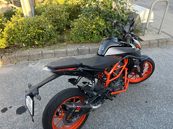KTM 390 Duke 4 of 5